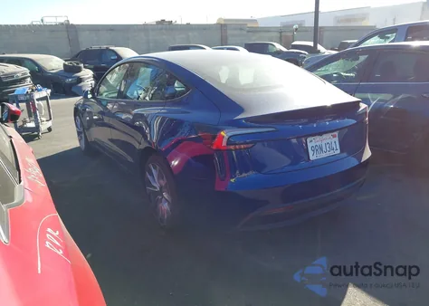 2025 Tesla Model 3 Long Range Rear-Wheel Drive/Standard Rear-Wheel Drive z USA, uszkodzony, nr VIN 5YJ3E1EA4SF921065